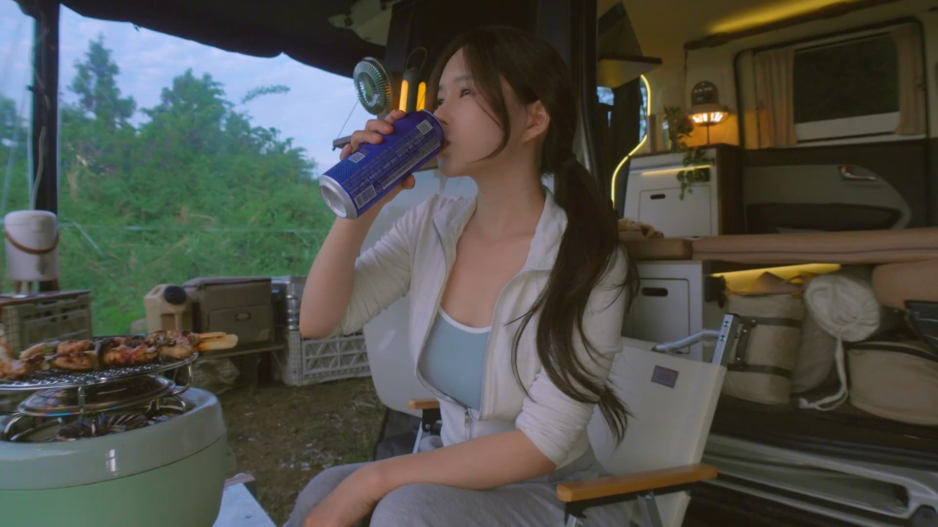 铁路隧道里的坚守：高温天穿秋裤，日行万步护通行安全